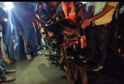 प्रहरीको भ्यानले मोटरसाइकललाई ठक्कर दिदा दुई घाइते